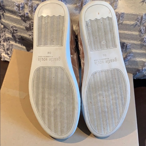 Gentle souls blush crushed velvet booties SZ 8 - Picture 3 of 3